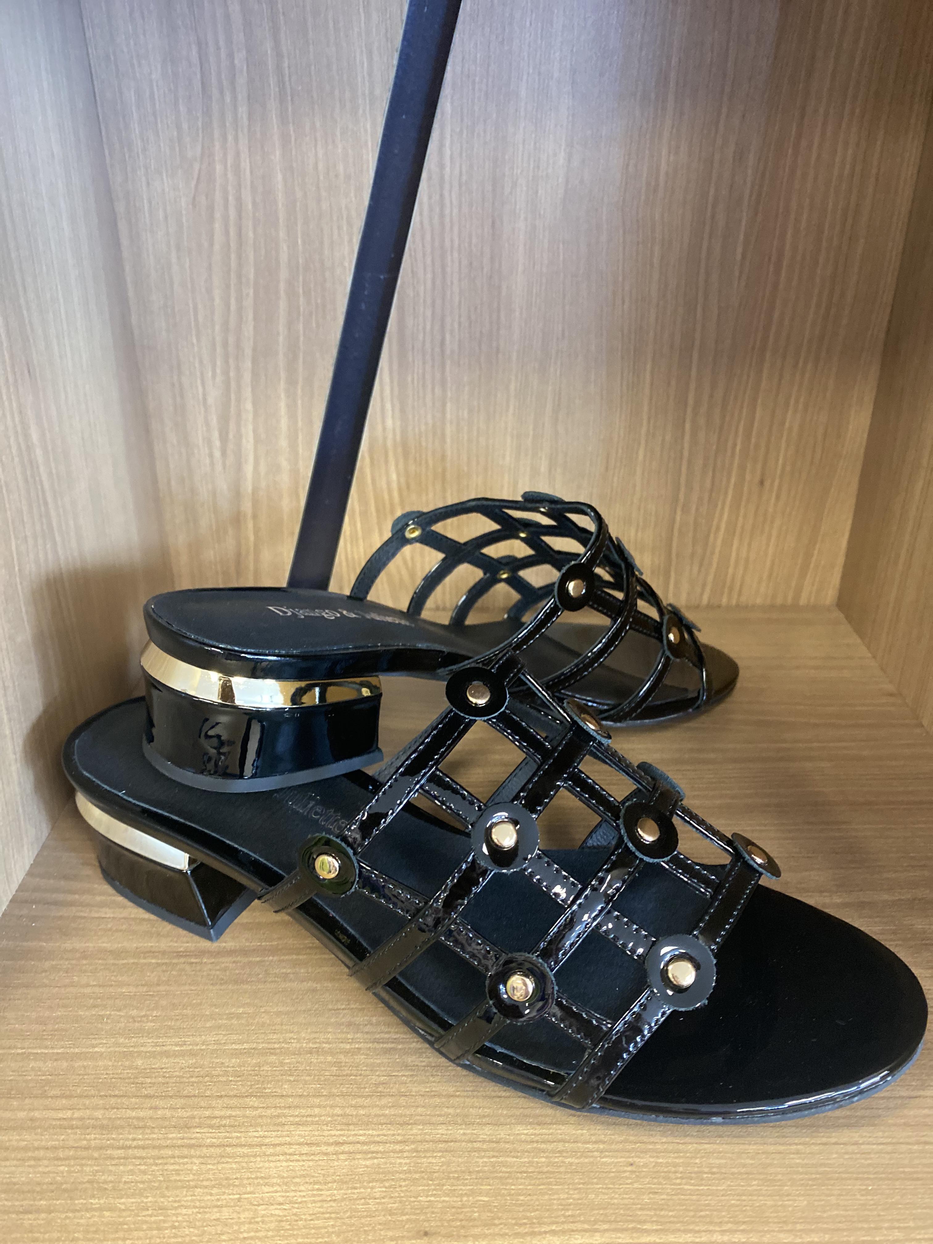 Django and juliette sandale petit talon noir cuir verni