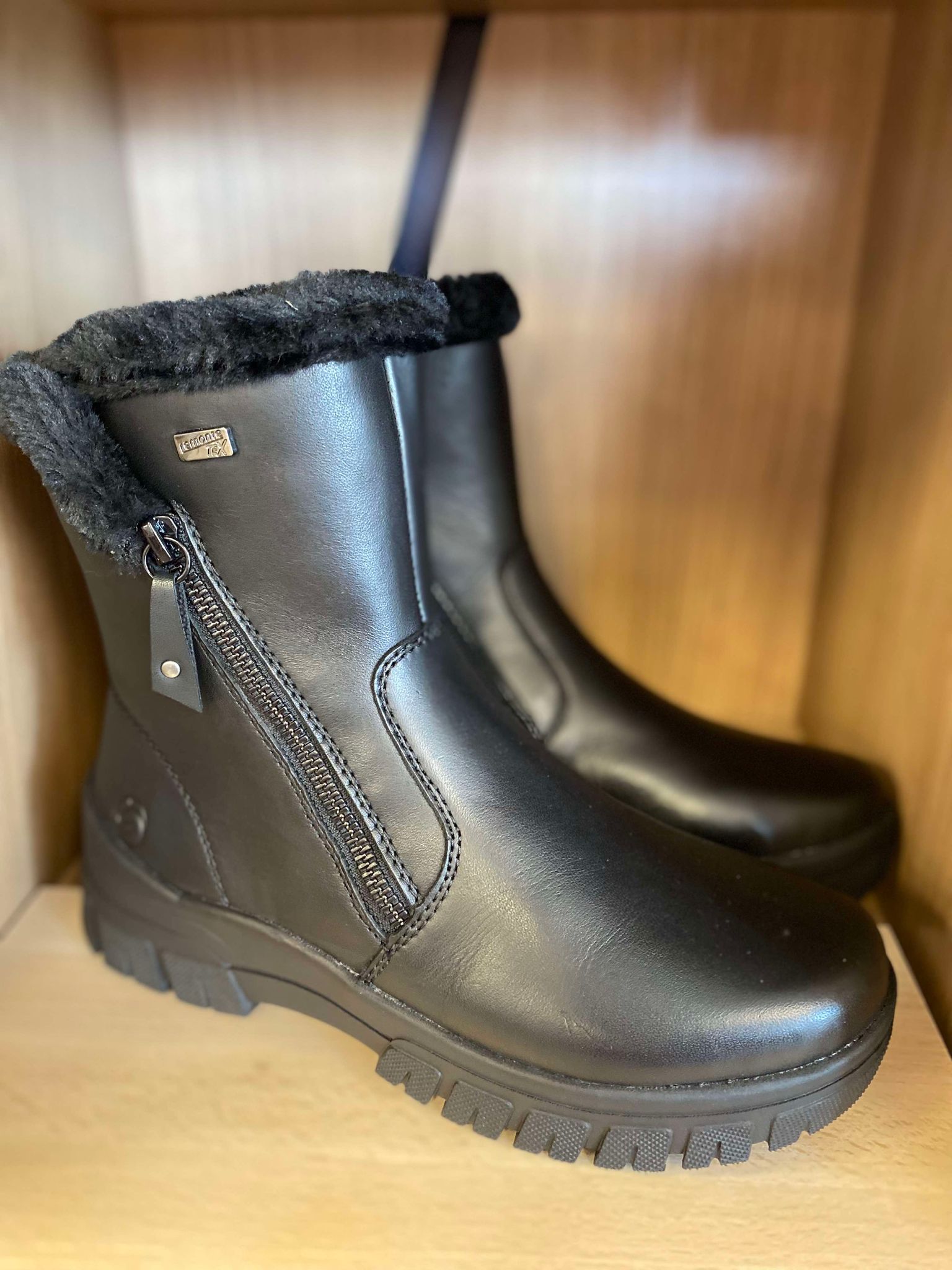 REMONTE botte courte doublé cuir noir zip