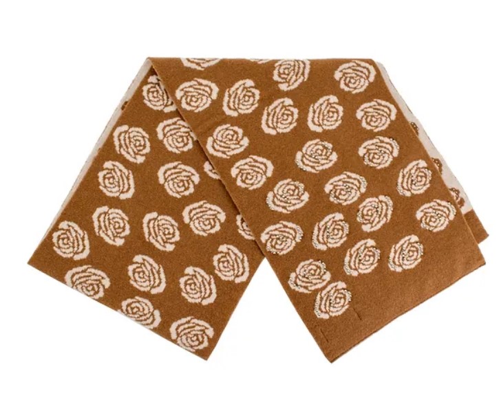 MITCHIES foulard en tricot imprimé de roses et studs