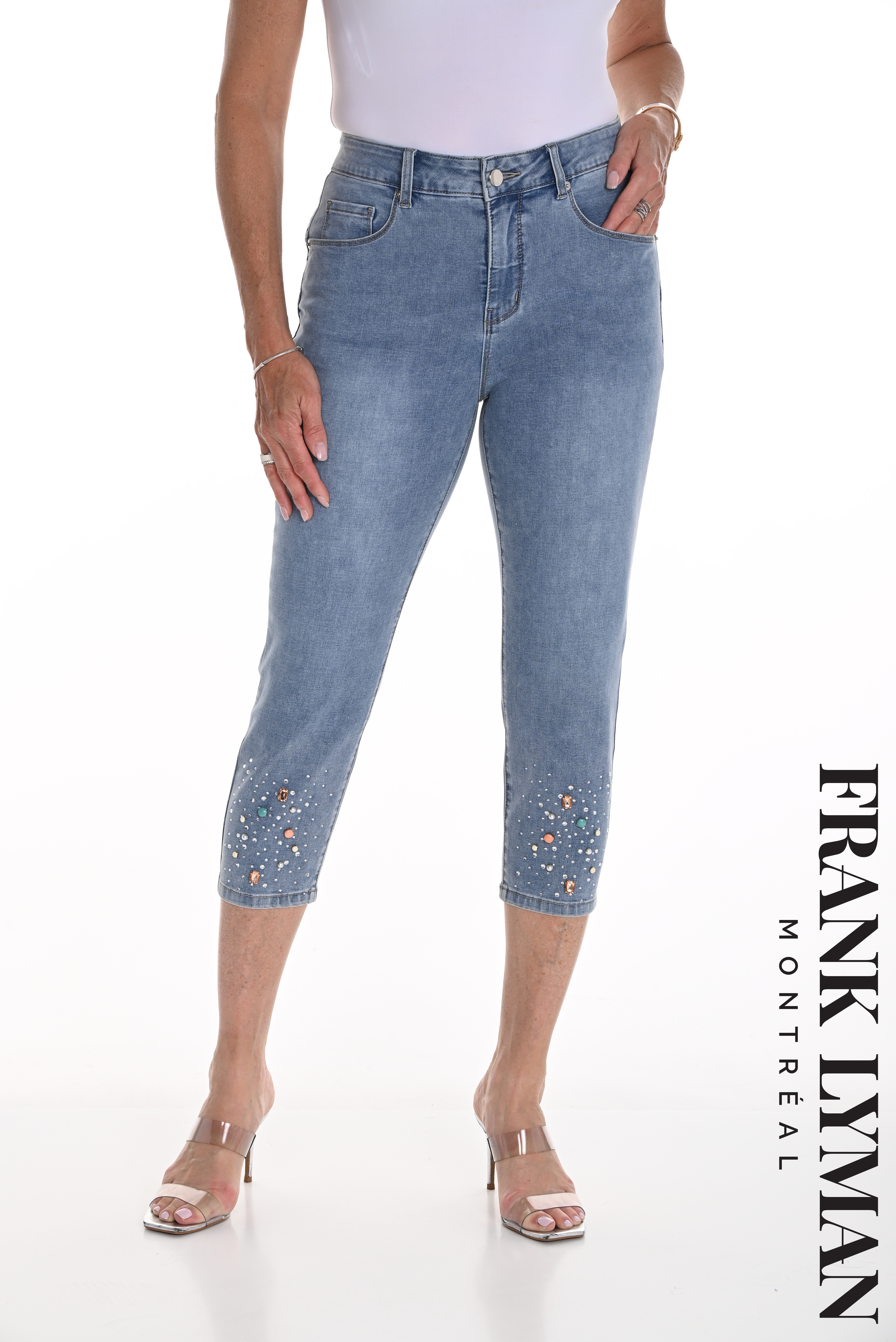 Frank Lyman Capri en jeans pâle avec bijoux au bas
