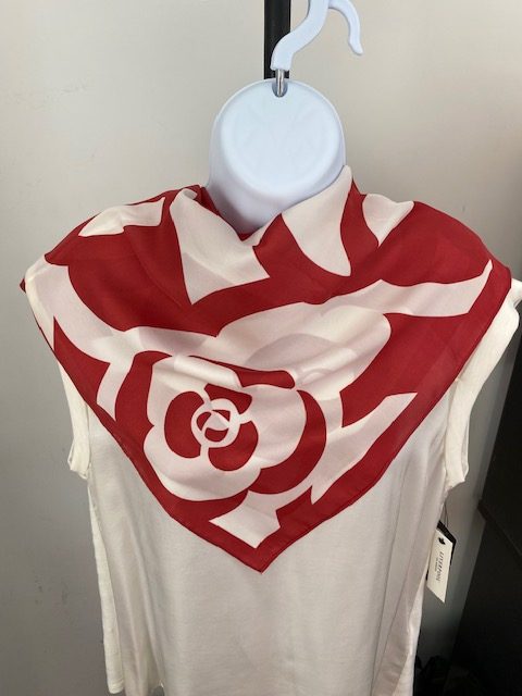 Di Firenze Foulard carré genre soie rouge avec fleurs blanches