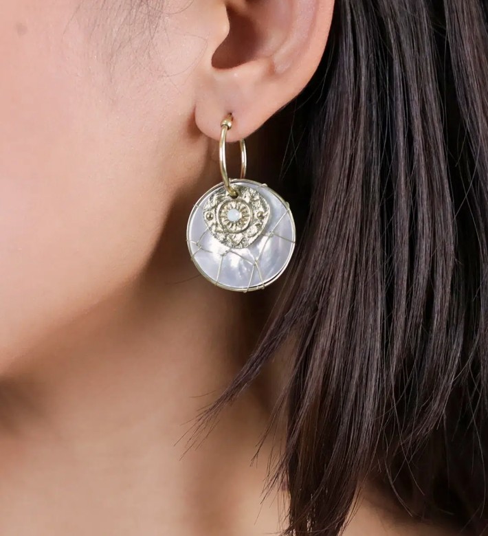 Franck Herval Boucles d'oreilles créoles nacre blanche - Kimberley