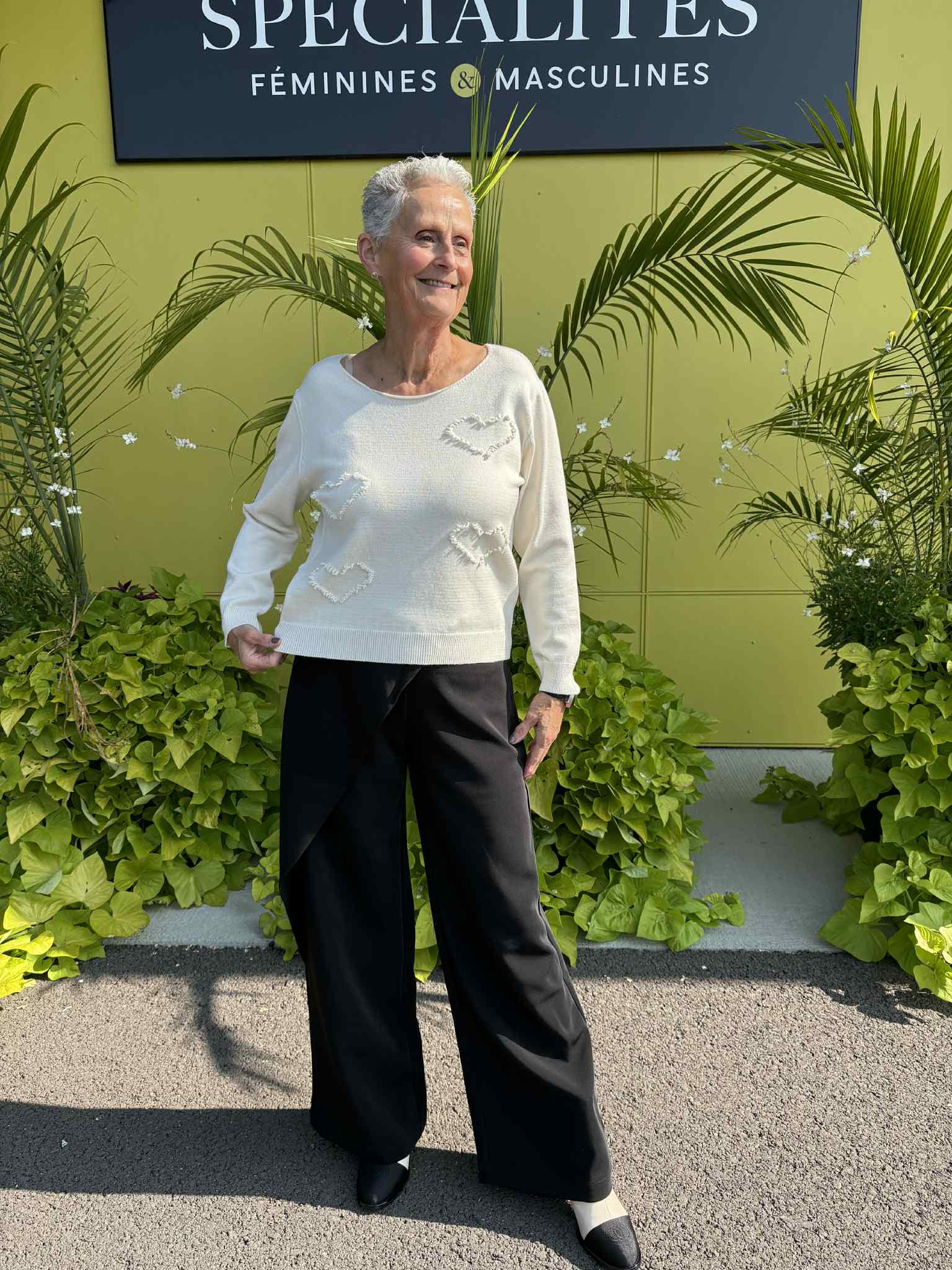 Pistache Tricot col rond avec coeurs brodés ton sur ton