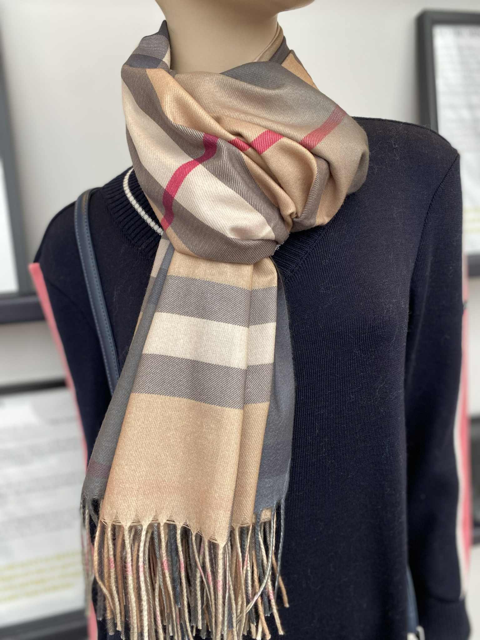 Tom & Eva foulard style burberry