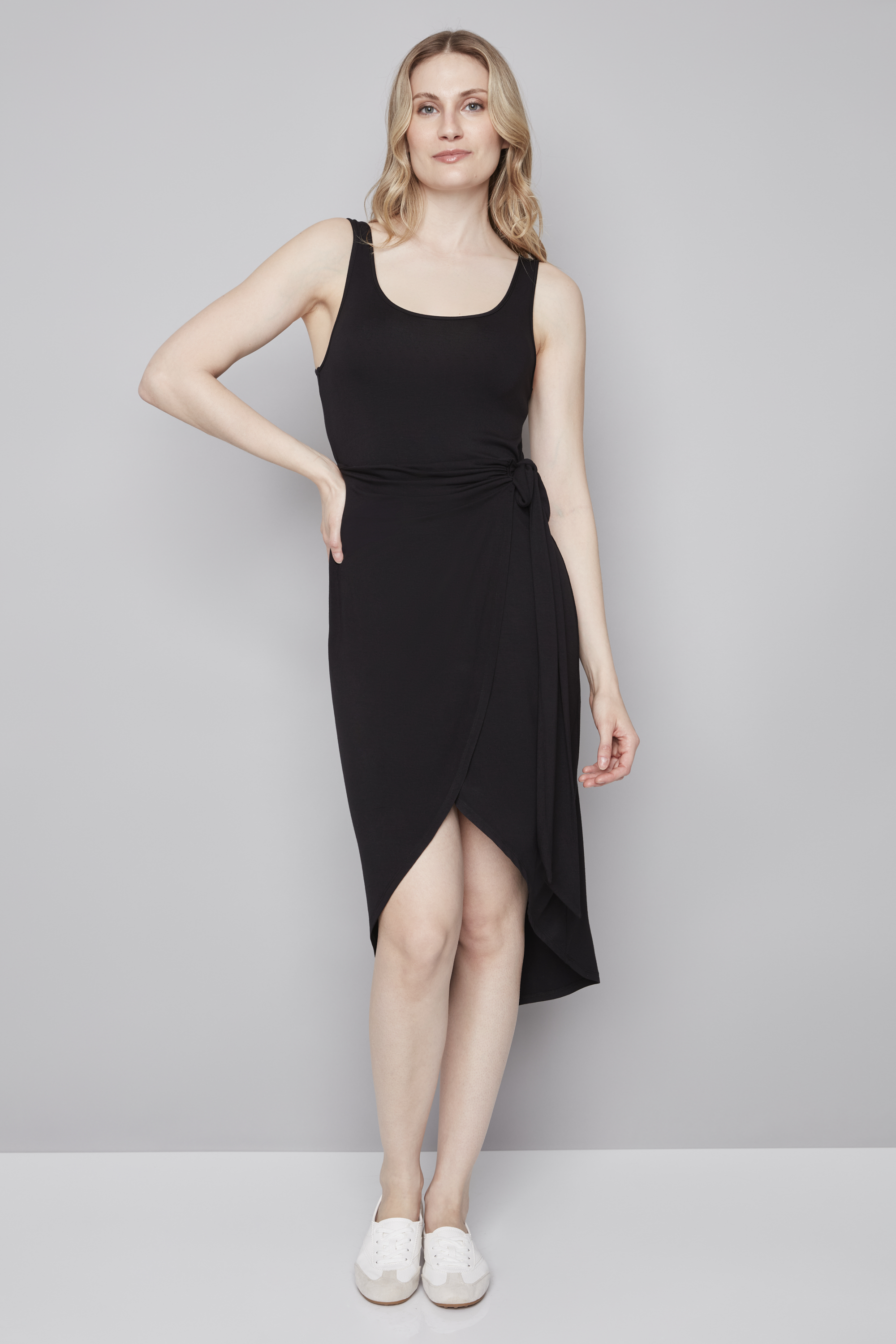 I Love Tyler Madison Robe portefeuille noire sans manche