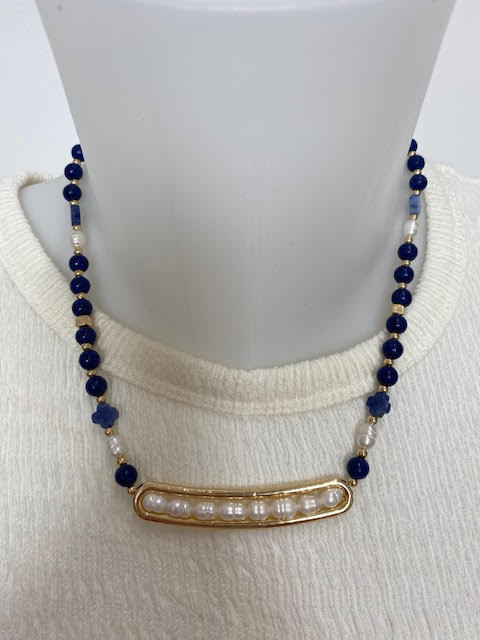 Merx Collier court de perles bleues avec quelques perles blanches