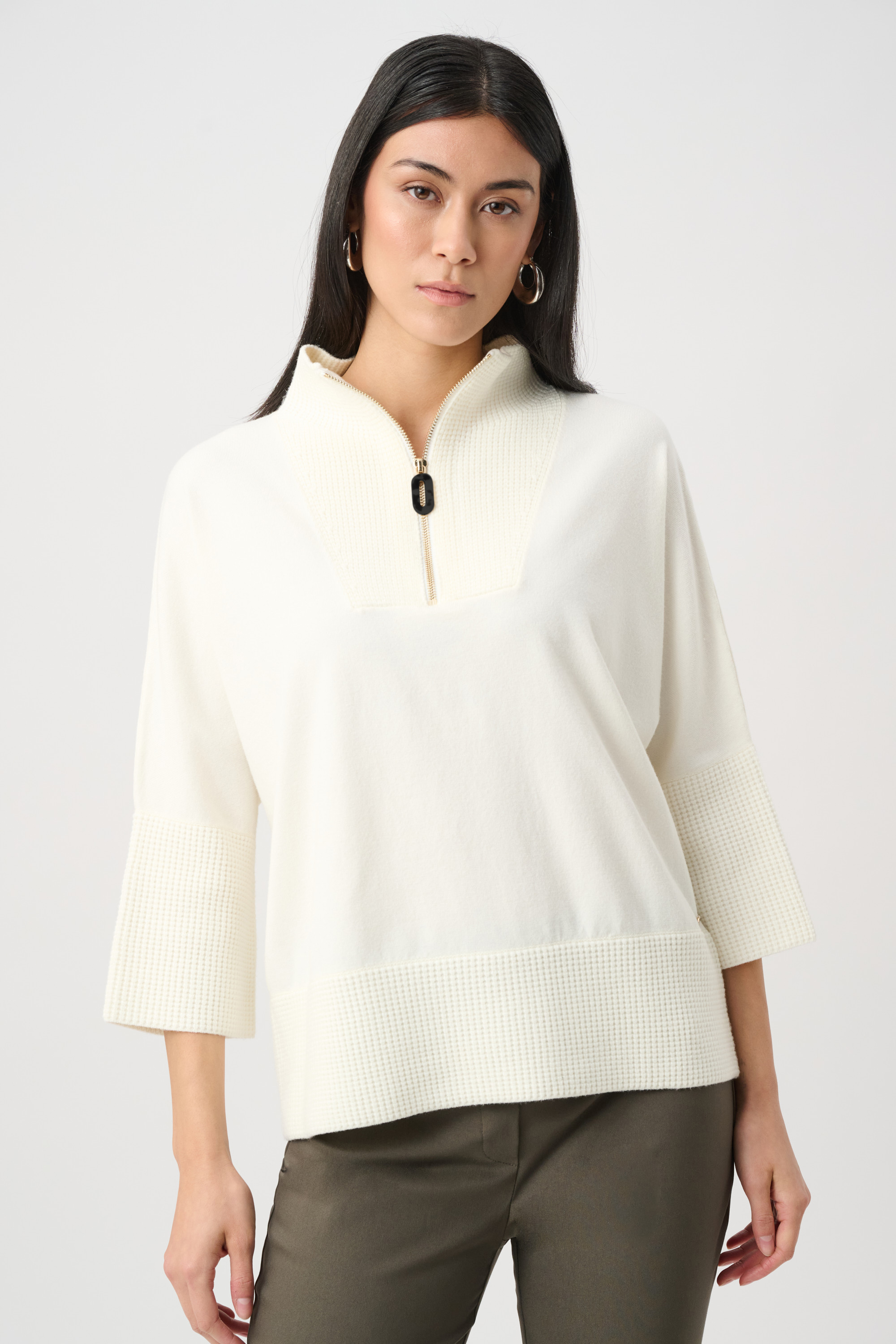 Joseph Ribkoff tricot en viscose et en nylon brossé à col entonnoir