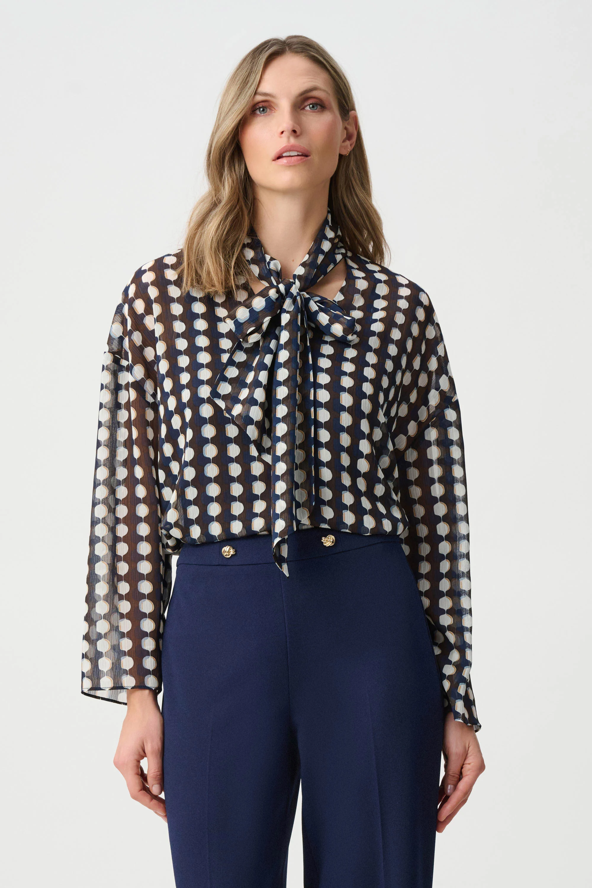 Joseph Ribkoff Blouse en mousseline à imprimé géométrique à col noué