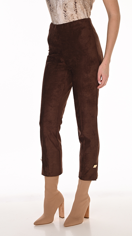 Frank Lyman Pantalon cheville en faux suède avec boutons au bas