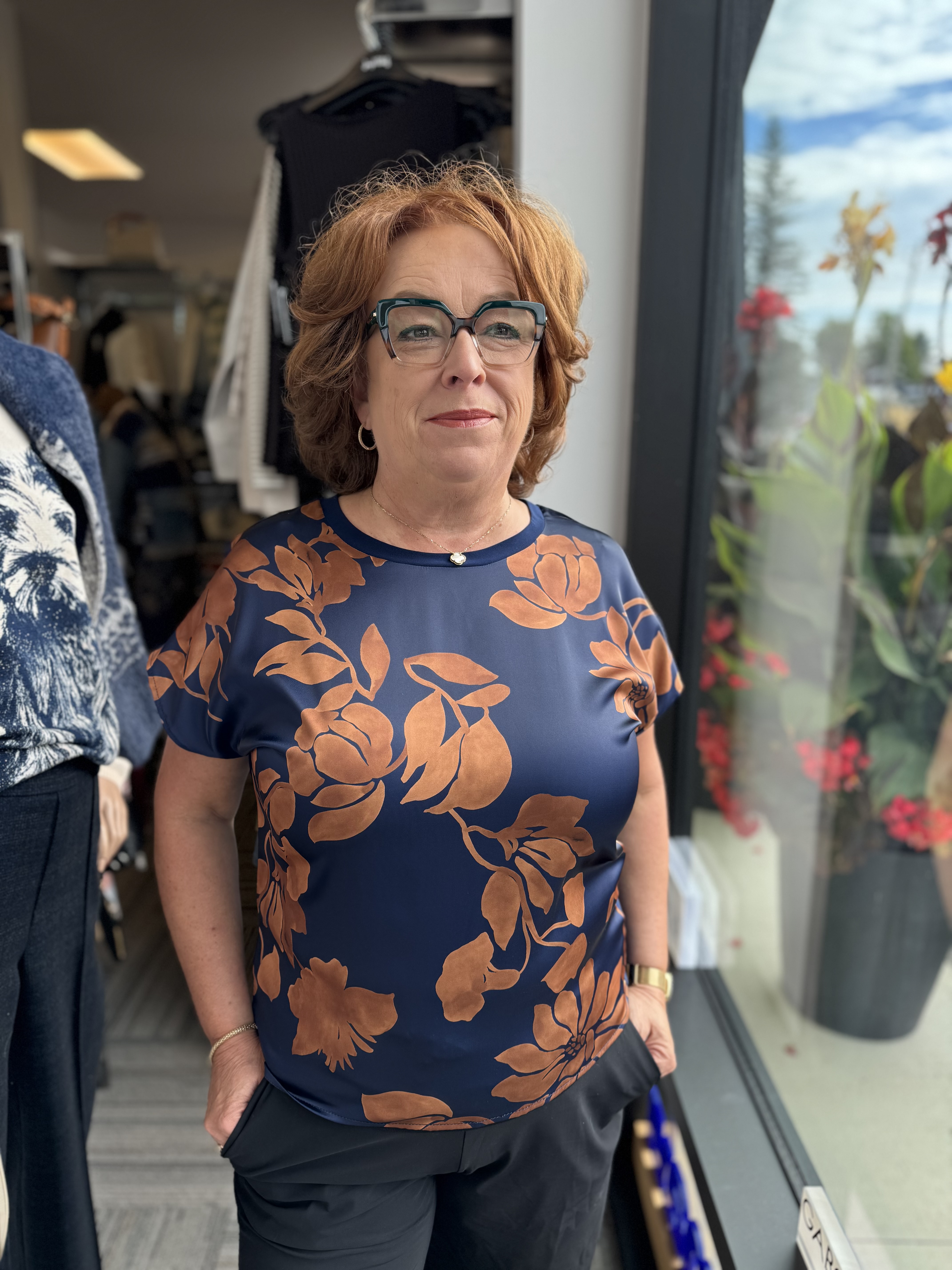 Frank Lyman Haut sans manche devant satiné fleuri dos jersey