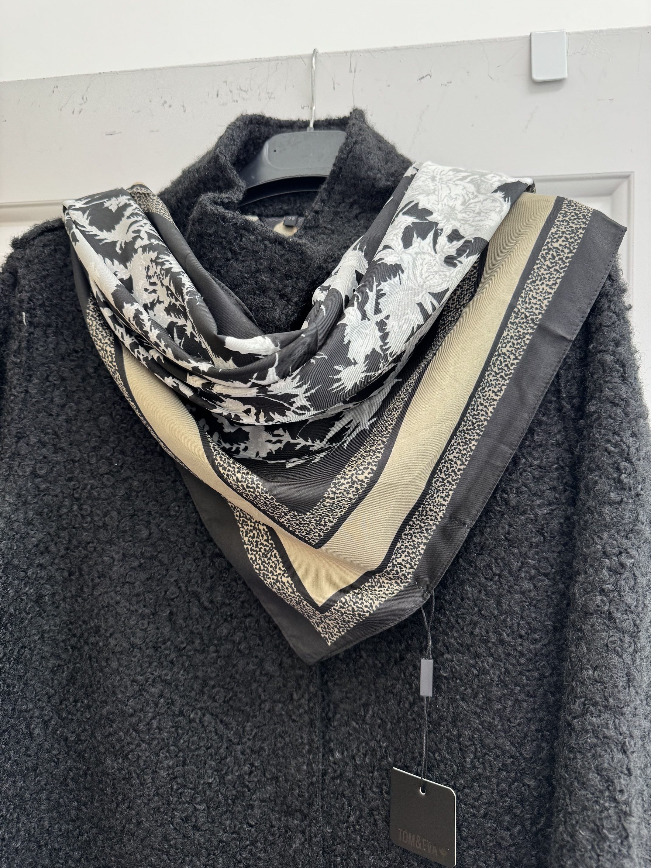Tom & Eva Foulard chardons au centre et contour contrastant