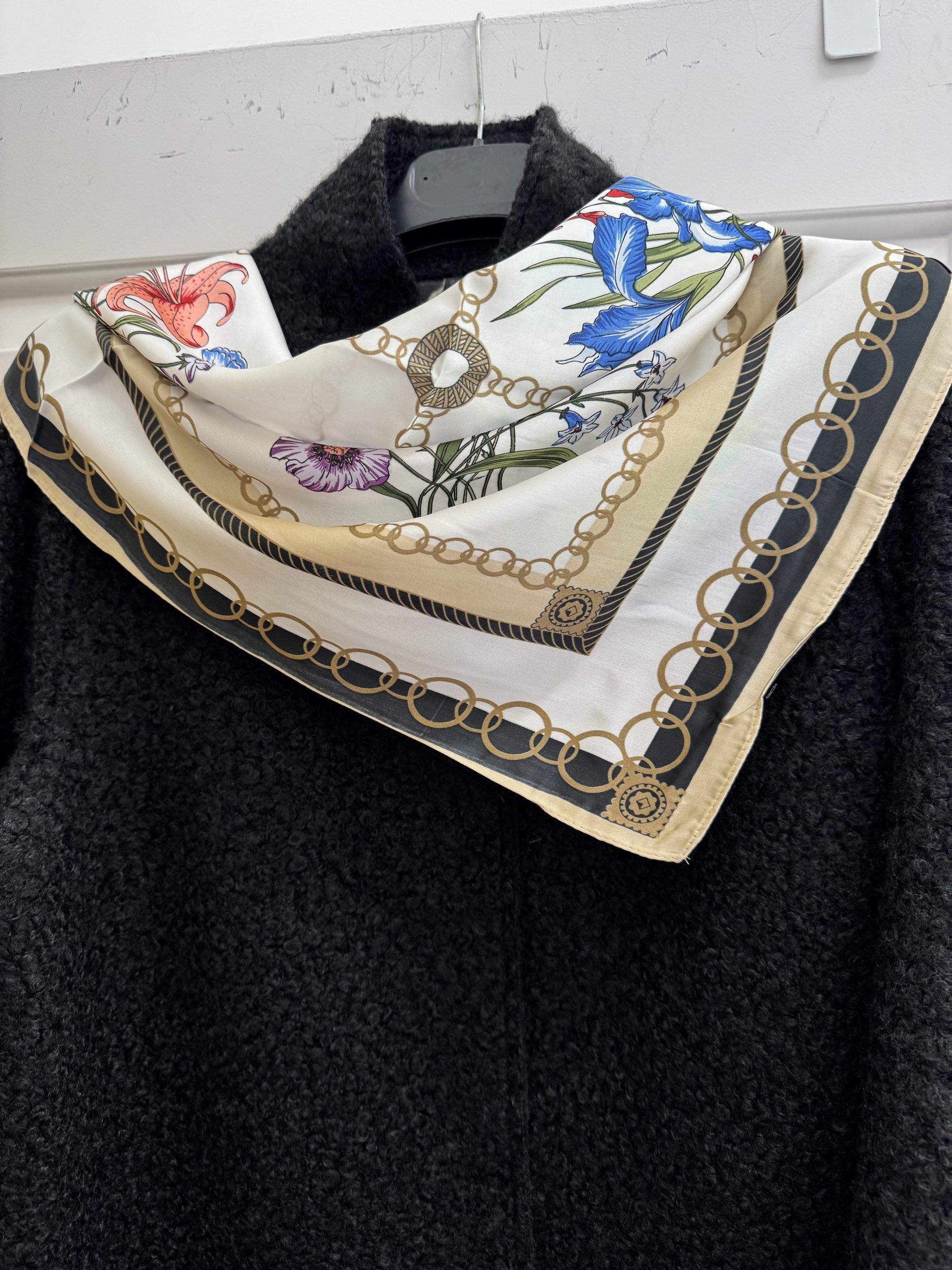 Di Firenzé Foulard carré fleuri contour chaines