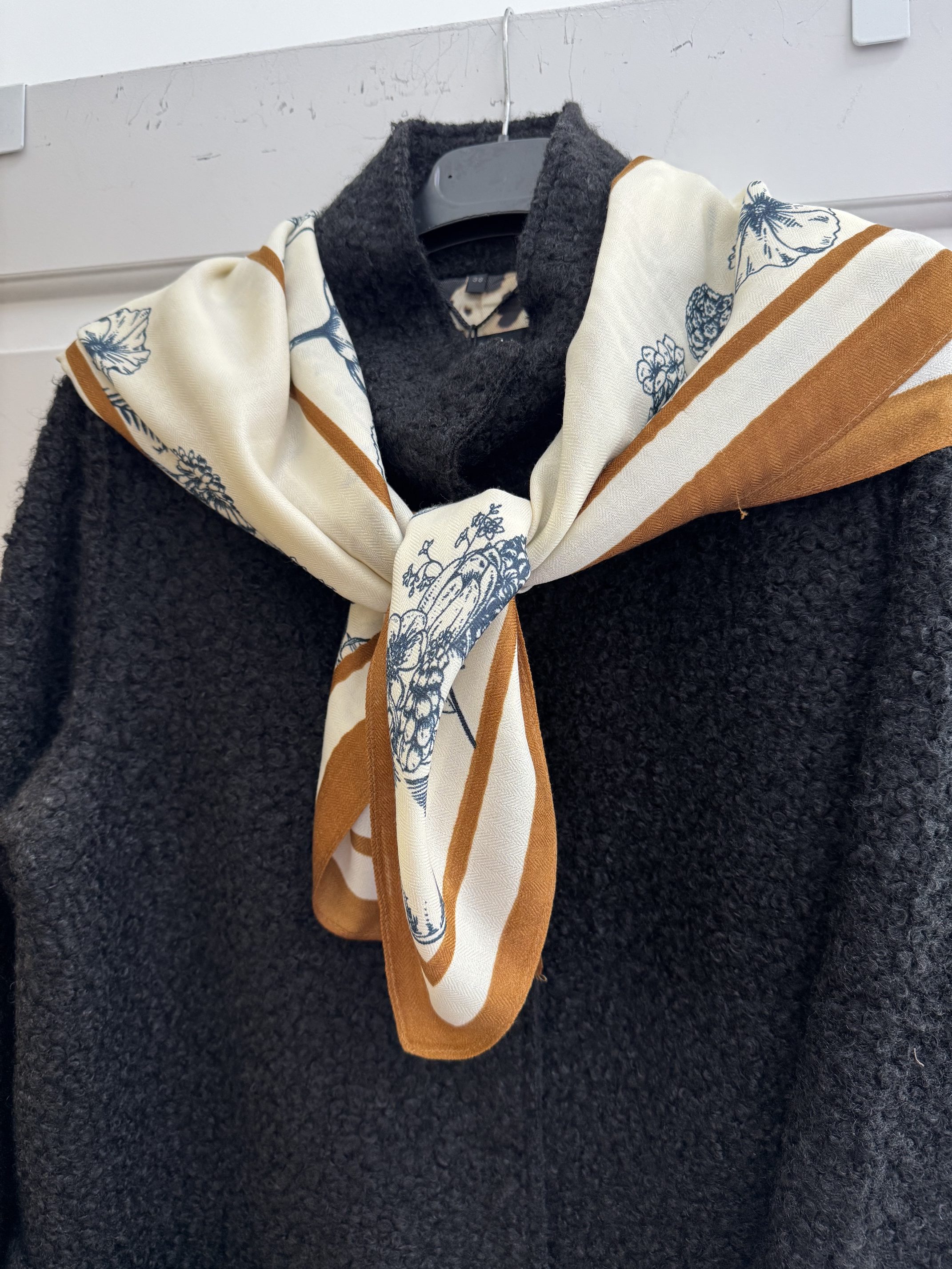 Tom & Eva Foulard botanique contour contrastant